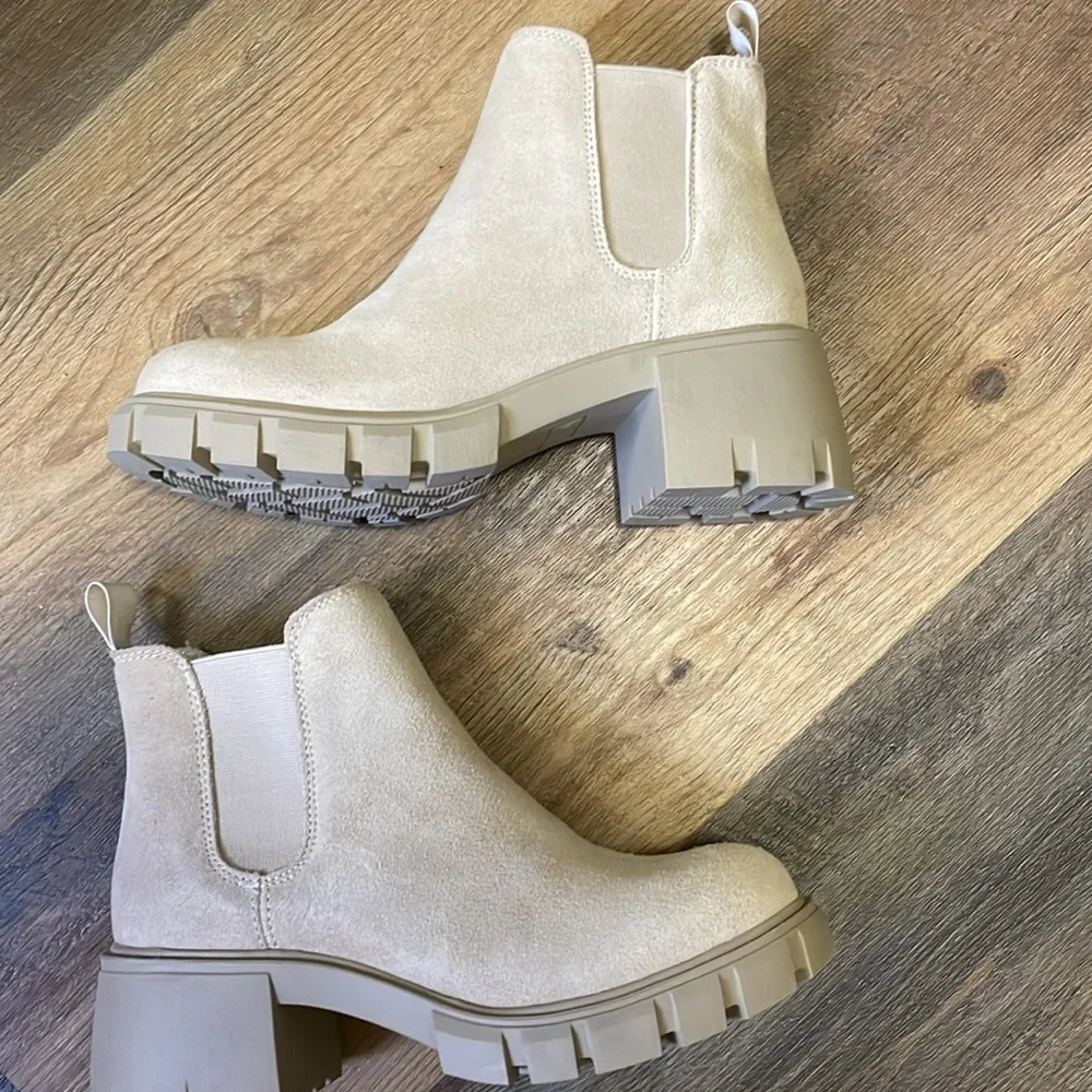 Steve Madden Howler Ankle Boots, 6.5, Sand Suede. New, never worn. In box - Picture 2 of 6
